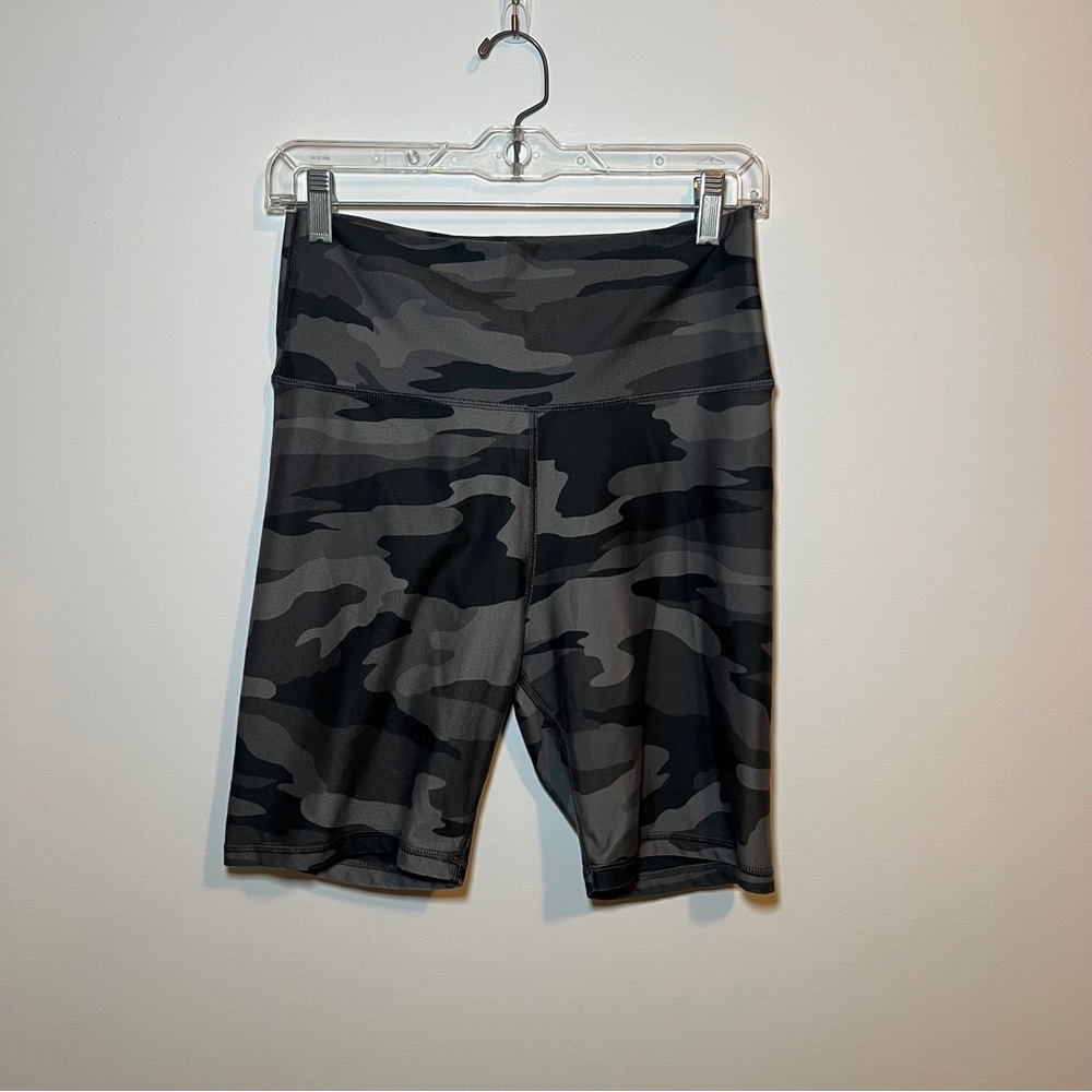 Aerie Camouflage Shorts Size Large